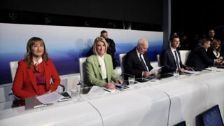 Μάρα Ζαχαρέα, Ράνια Τζίμα, Σία Κοσιώνη, Πόπη Τσαπανίδου | Τα looks των δημοσιογράφων στο debate των πολιτικών αρχηγών