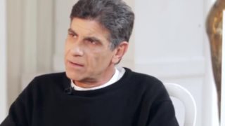 Γιάννης Μπέζος: «Δεν συμφωνώ να αποκτούν παιδί τα gay ζευγάρια με παρένθετη μητέρα»