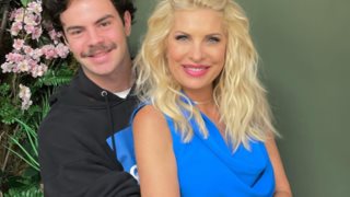 Γιορτή της Μητέρας | Ο Άγγελος Λάτσιος εύχεται στην Ελένη Μενεγάκη με μία αδημοσίευτη φωτογραφία τους