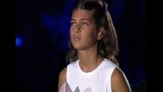 20 χρόνια μετά: Το κορίτσι της φλόγας των Ολυμπιακών Αγώνων του 2004 είναι μια πανέμορφη επιστήμονας