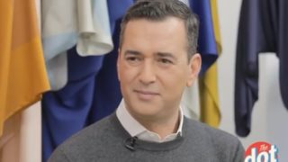 Άγγελος Μπράτης: «Έπειδή είμαι άνδρας και gay δεν ενδιαφέρονται τα media για μένα. Αν ήμουν στρέιτ θα είχαν βρει ήδη την κοπέλα μου»