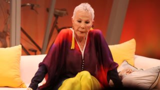 Ζωή Λάσκαρη: Δείτε την με τις κόρες της και την εγγονή της