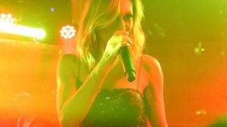 Έλλη Κοκκίνου: Η σέξι εμφάνιση στο Cabaret με την υπογραφή των επιτυχημένων Ελλήνων σχεδιαστών