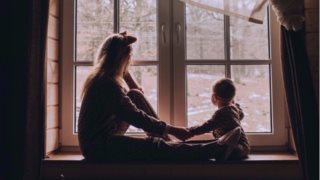 Ανάλυσέ Το: Η Σάντυ Κουτσοσταμάτη απαντά στις ερωτήσεις νέων γονέων