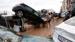 Τραγωδία χωρίς τέλος στη Βαλένθια: Ψάχνουν τους αγνοούμενους στο ίντερνετ - Φόβοι για πάνω από 400 νεκρούς