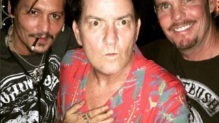 Johnny Depp: Έκανε reunion με τον Charlie Sheen και τον Kevin Dillon