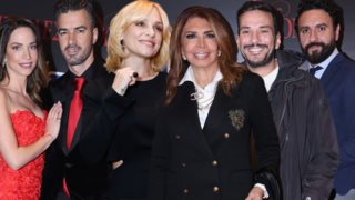 &quot;Κουραμπιέδες από χιόνι&quot; | Όλες οι αφίξεις στην επίσημη πρεμιέρα της ταινίας