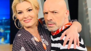 Μαρία Κορινθίου
: Η εμφάνιση στον Μουτσινά &amp; η επική υποδοχή | Δείτε το video!