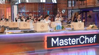 MasterChef | Τελική δεκάδα με ανατροπή στο mystery box – Η ξαφνική ανακοίνωση των κριτών