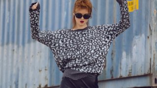 Back to School: 5 tops και πανωφόρια για να υιοθετήσεις το preppy rock στυλ
