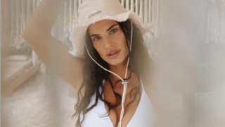 Η Χριστίνα Μπόμπα με το μπικίνι από την Calzedonia που κολακεύει κάθε σιλουέτα