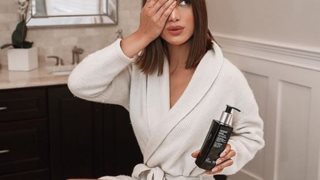 Camila Coelho: Η διάσημη mega-influencer χρησιμοποιεί κάθε βράδυ ένα ελληνικό προϊόν!