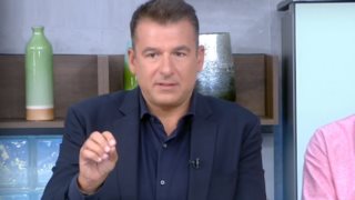 Ενοχλημένος ο Λιάγκας με τους ρεπόρτερ στην κηδεία της Καραγιάννη | &quot;Δεν έχει σημασία ποιος θα κάνει 1% παραπάνω αύριο&quot;