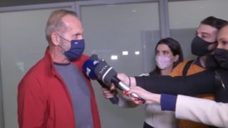 Εξοργισμένος ο Πέτρος Κωστόπουλος κατά την επιστροφή του από το Ντουμπάι