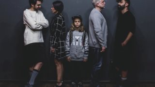 «Ηλίθια Αστεία»: Στο θέατρο «Αργώ» για λίγες παραστάσεις