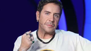 Γιώργος Μαζωνάκης
: Η έκπληξη για τα γενέθλιά του στα γυρίσματα του YFSF! Δείτε την εντυπωσιακή τούρτα