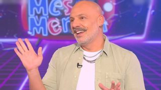 Ο Νίκος Μουτσινάς χαιρέτησε ... μόνο τις γυναίκες 18-24