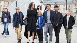 Angelina Jolie: Γιατί κινδυνεύει να χάσει την κηδεμονία των έξι παιδιών της;
