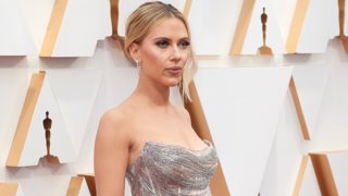 H Scarlett Johansson έχει δίδυμο αδερφό και είναι το ίδιο γοητευτικός