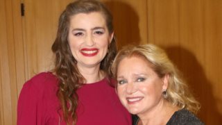 "Το Τρίτο Στεφάνι" | Τα looks που επέλεξαν οι διάσημες κυρίες και ξεχώρισαν στην επίσημη πρεμιέρα της παράστασης