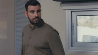 Το Τατουάζ
: Νέες εξελίξεις: Ο Σωκράτης αποκαλύπτει στην Ελένη ότι ο Ορφέας είναι ο σίριαλ κίλερ!