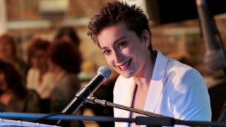 Θυμάστε την Ηρώ; Δείτε πως είναι σήμερα η τραγουδίστρια σε μια σπάνια τηλεοπτική εμφάνιση