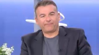 Ο Γιώργος Λιάγκας εκνευρίστηκε με τις ευχές για τον γιο του – Πώς αντέδρασε η Φαίη Σκορδά;