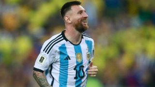 H στιγμή που ο Messi τραυματίζεται και αποχωρεί με κλάματα από τον τελικό του Copa America