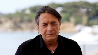 Ο Γιάννης Κότσιρας μιλά για τα μπουζούκια, απαντά αν θα συνεργαζόταν με τον Αργυρό &amp; &quot;τελειώνει&quot; τους τράπερ με μία δήλωση