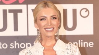 Η Κατερίνα Καινούργιου με τη φούστα που θα φορεθεί πιο πολύ φέτος το φθινόπωρο