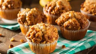 Τρεις εύκολες συνταγές για να συνοδεύσεις τον καφέ σου: #menoumespiti και δοκιμάζουμε αγαπημένες συνταγές