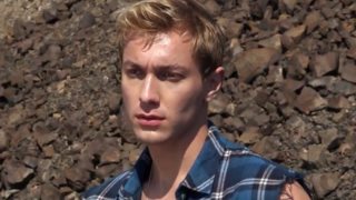 Ο Έντουαρντ Στεργίου στο πλευρό των πληγέντων του πολέμου στην Ουκρανία: &quot;Όταν έχεις και εσύ ο ίδιος στερηθεί πολλά, είναι μεγάλη ικανοποίηση να προσφέρεις&quot;