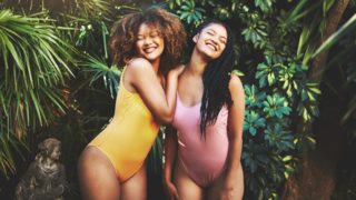 On a budget | Μπικίνι και ολόσωμα μαγιό που κοστίζουν έως 150 ευρώ