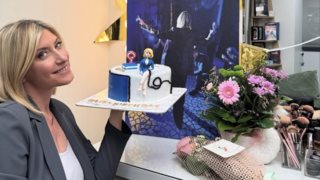 Γενέθλια στον ΣΚΑΪ για τη Σία Κοσιώνη - Η εντυπωσιακή τούρτα και το δώρο από τον γιο της