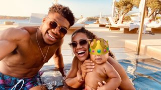 Γιάννης Αντετοκούνμπο : Φωτογραφίζει το γιο του με θέα τον ισθμό της Κορίνθου!