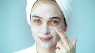 Beauty staycation: Πώς μπορείτε να περάσετε ευχάριστα στο σπίτι
