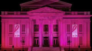 #TimeToEndBreastCancer: Το Ολυμπίειο και η Πύλη του Αδριανού γίνονται ροζ!