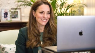 Η Kate Middleton παραδίδει μαθήματα στιλ για Zoom meetings