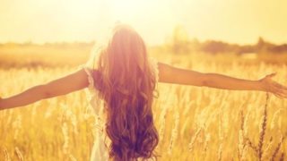 #StopSunAgeing: Μάθε ποια είναι η Νο1 beauty κίνηση που πρέπει να κάνεις κάθε μέρα και γιατί