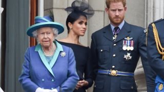 Βασίλισσα Ελισάβετ | Η πρωτοβουλία της για να βελτιώσει τις σχέσεις της με τον Harry και τη Meghan