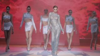 Η Ελένη Φουρέιρα πιο hot από ποτέ στο MadWalk 2020