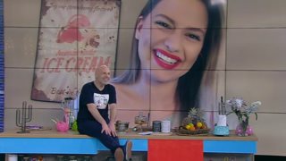 Ντόρα Μακρυγιάννη

: Η επεισοδιακή συνέντευξη στον Νίκο Μουτσινά!