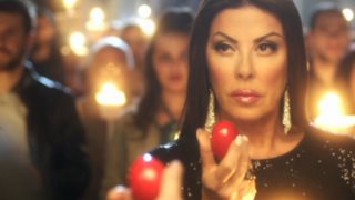 H Άντζελα Δημητρίου Στο Video Της Χρονιάς: Το διαφημιστικό που «έριξε» το internet!