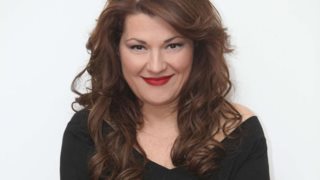 Κατερίνα Ζαρίφη: Σε ποια πασίγνωστη σειρά του Alpha θα συμμετάσχει; Ο σπαρταριστός ρόλος που γράφτηκε για χάρη της &amp; οι φωτογραφίες από τα γυρίσματα