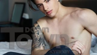 Βαγγέλης Κακουριώτης: Φωτογραφίζεται πιο αποκαλυπτικός από κάθε άλλη φορά και μιλά για το «διάλειμμα» των Boys n&#39; Noise