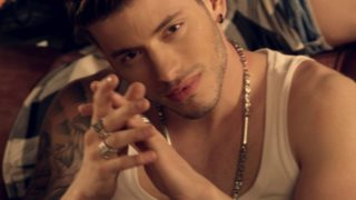 Βαγγέλης Κακουριώτης: Η συνεργασία που δεν περιμέναμε με τίποτα! Δείτε το νέο του music video