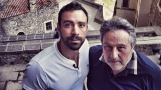 Σάκης Τανιμανίδης: Ο πατέρας του εξομολογείται: «Δεν θέλω τα νέα παιδιά που τον βλέπουν να μείνουν στο αν είναι ωραίος, αν έχει ωραία μπράτσα»