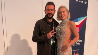 O Γιώργος Αρσενάκος βρίσκεται στο πλευρό της Έλενας Τσαγκρινού στη Eurovision