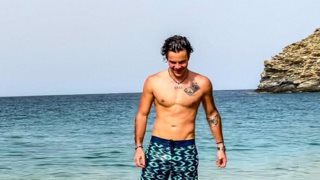 O Άγγελος Λάτσιος στο κέντρο της Αθήνας με τη Γαία Μερκούρη