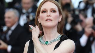 Κάννες Report | Η πάντα εντυπωσιακή Julianne Moore &amp; η Anne Hathaway στο αεροδρόμιο της Νίκαιας